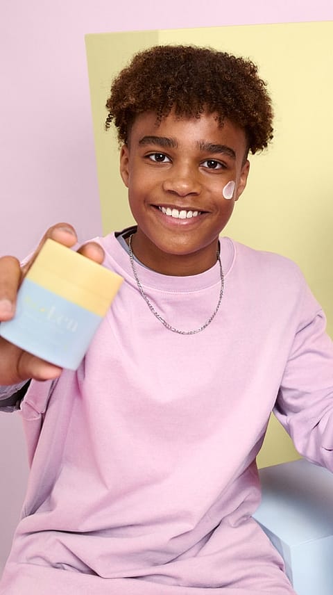 Young girl with minLen Cream