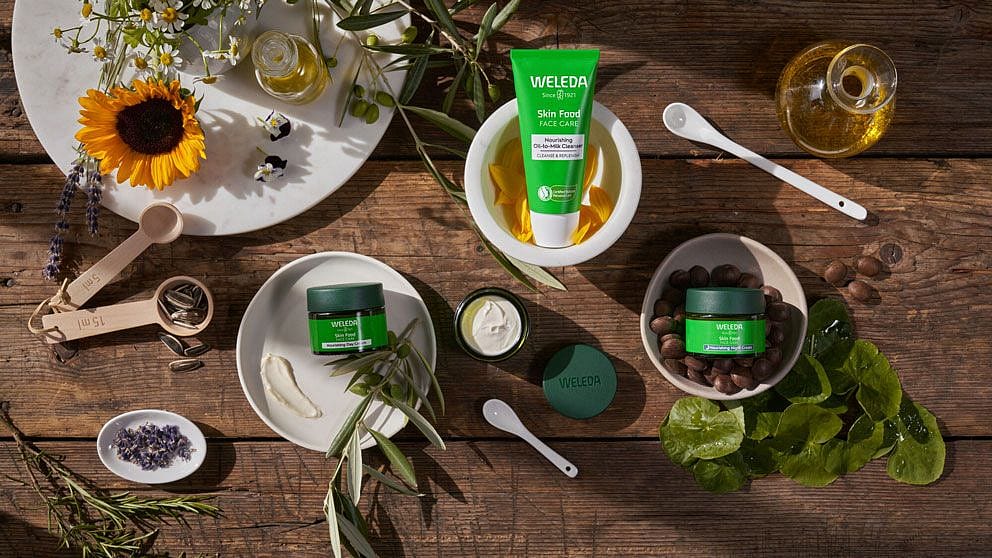 Bord med Skin Food produkter